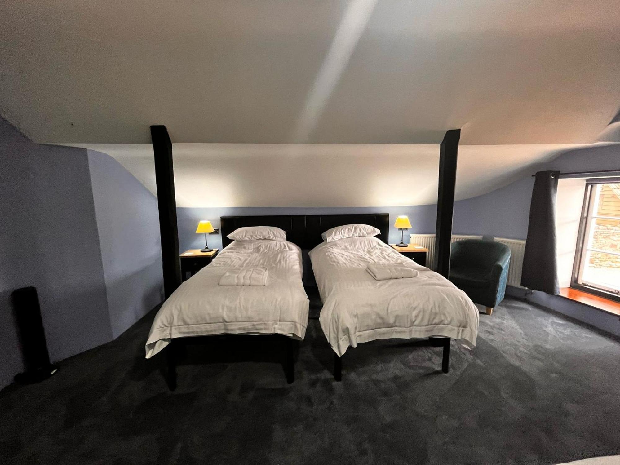 Axbridge Old Manor House Bed & Breakfast エクステリア 写真