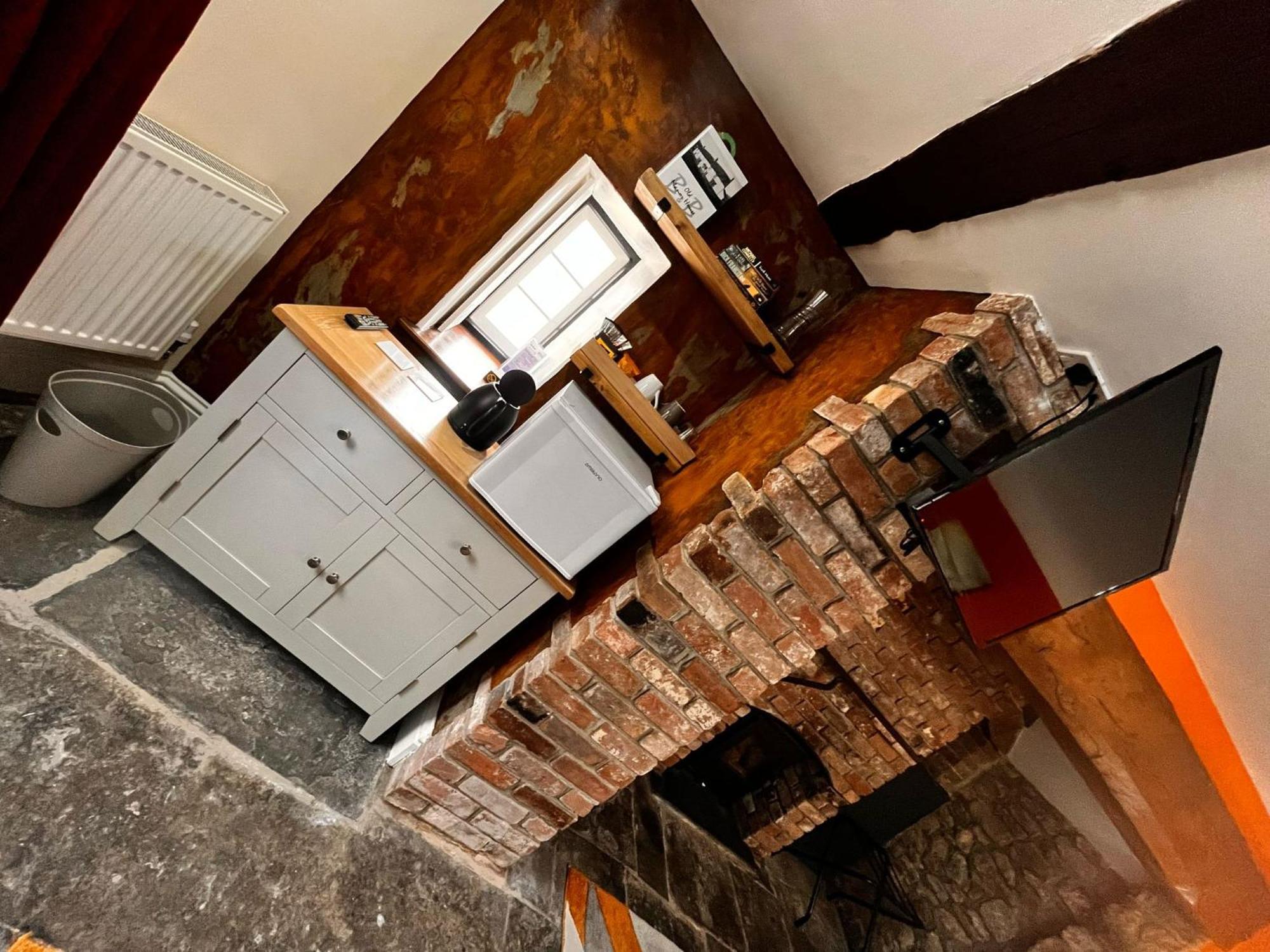 Axbridge Old Manor House Bed & Breakfast エクステリア 写真