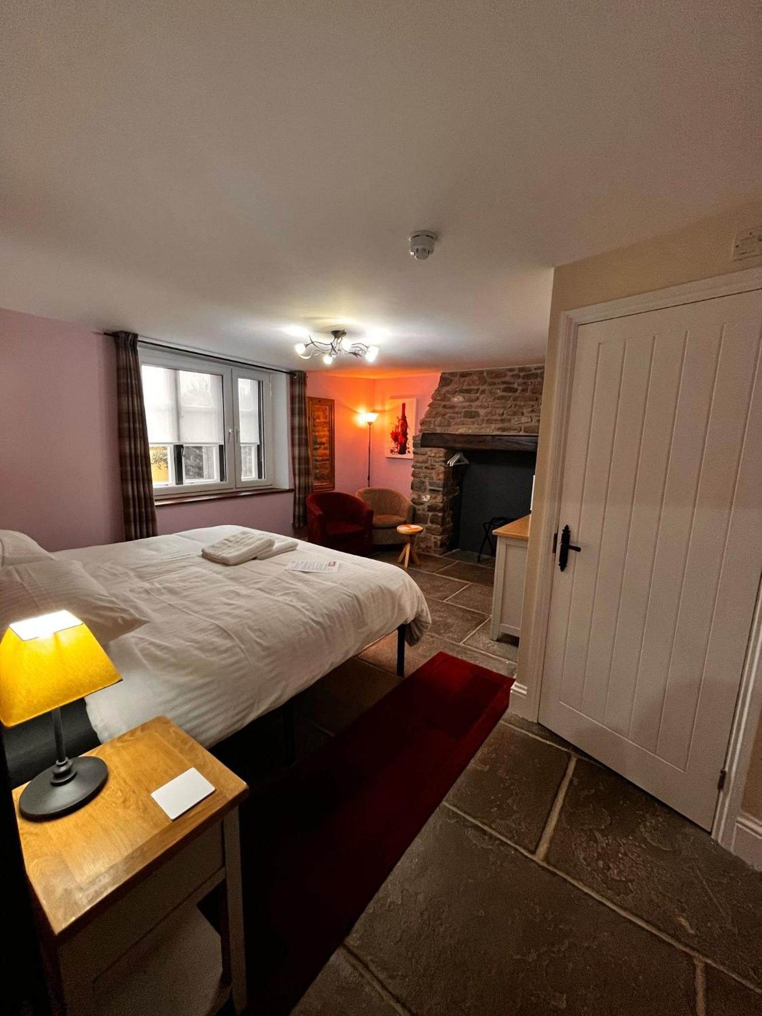 Axbridge Old Manor House Bed & Breakfast エクステリア 写真