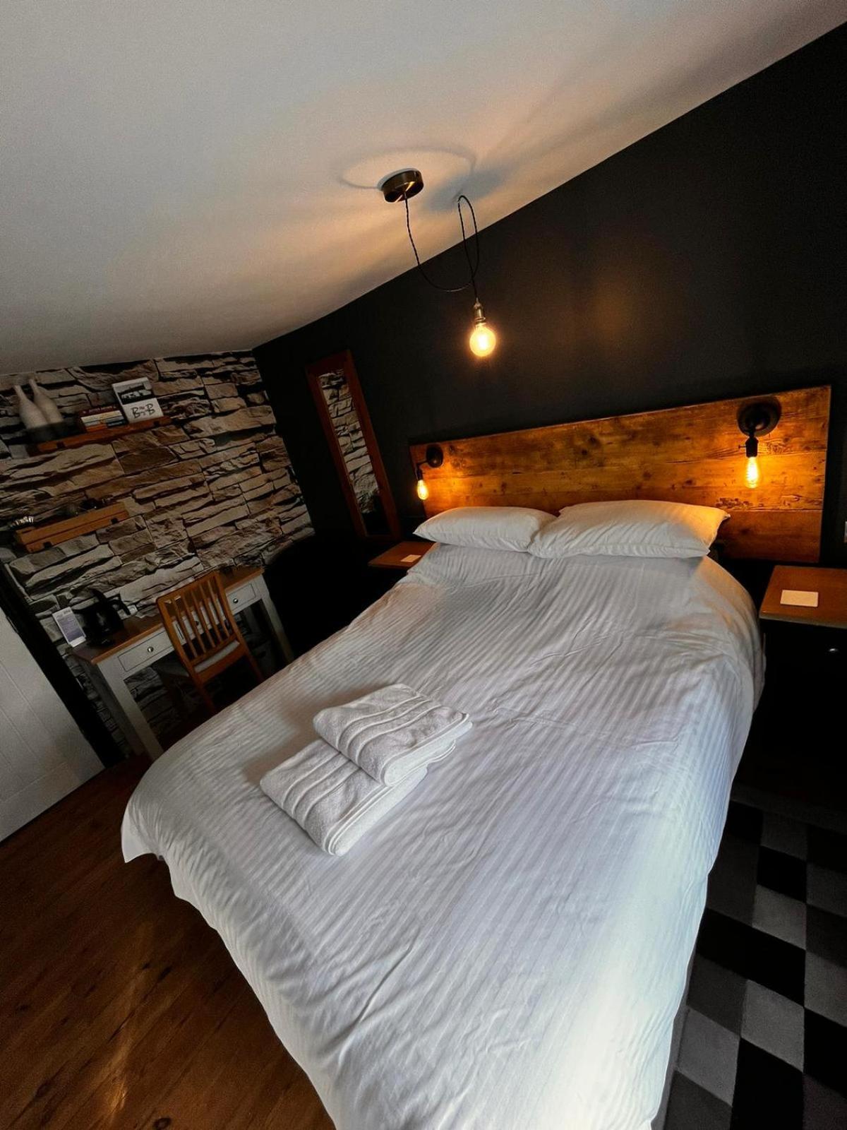 Axbridge Old Manor House Bed & Breakfast エクステリア 写真